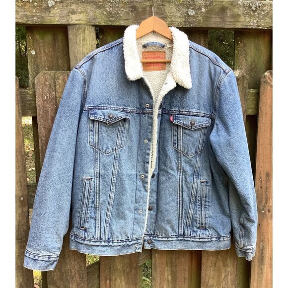 Classic Levi's Trucker Jacket Sherpa Lined Blue Type 3  Faded Denim XL - Picture 1 of 7